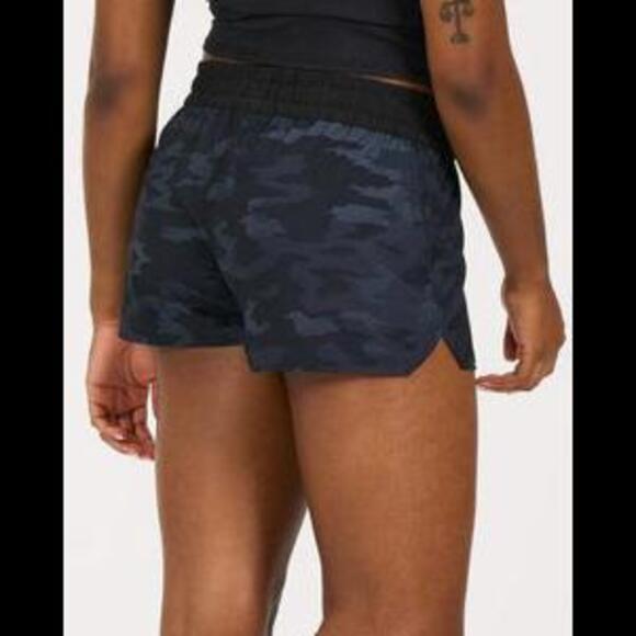 Vuori Women's The Rise The Shine Drawstring Clementine Short Camo Blue Gray SZ S - Picture 3 of 8